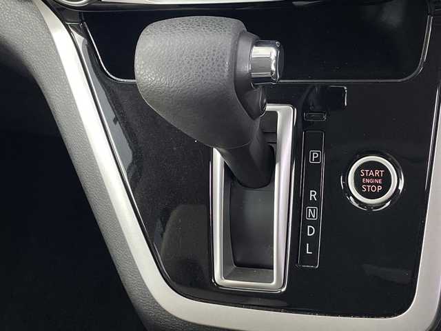 日産 セレナ ハイウェイスターVセレクションⅡ 埼玉県 2018(平30)年 5.8万km ブリリアントホワイトパール 純正ナビ/　(Bluetooth/iPod/CD/DVD/USB/FM/AM)/フルセグテレビ/全方位カメラ/純正フリップダウンモニター/ETC/両側パワースライドドア/パーキングアシスト/クルーズコントロール/衝突被害軽減ブレーキ/クリアランスソナー/プッシュスタート/オートLEDライト/純正フロアマット/純正16インチアルミホイール