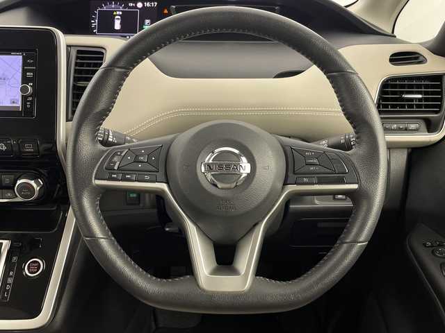 日産 セレナ ハイウェイスターVセレクションⅡ 埼玉県 2018(平30)年 5.8万km ブリリアントホワイトパール 純正ナビ/　(Bluetooth/iPod/CD/DVD/USB/FM/AM)/フルセグテレビ/全方位カメラ/純正フリップダウンモニター/ETC/両側パワースライドドア/パーキングアシスト/クルーズコントロール/衝突被害軽減ブレーキ/クリアランスソナー/プッシュスタート/オートLEDライト/純正フロアマット/純正16インチアルミホイール