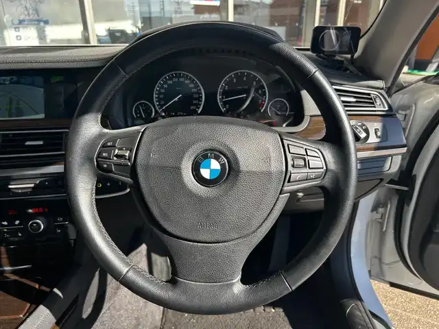 ＢＭＷ ７５０Ｌｉ 富山県 2010(平22)年 6.2万km 白 エナジーコンプリートカー/純正Fメカサス/純正フロアマット/純正ナビ/CD再生/全席パワーシート/シートヒーター/シートクーラー/イージークローザー