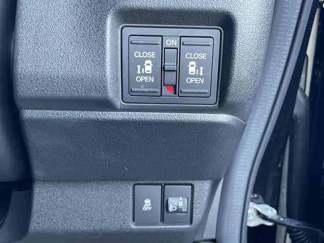 ホンダ Ｎ ＢＯＸ カスタム ターボ 群馬県 2024(令6)年 0.6万km クリスタルブラックパール ホンダセンシング/・LKA/・パーキングソナー/・衝突軽減ブレーキ/・踏み間違い/・オートハイビーム/純正メモリーナビ/（FM/AM/BT/）/フルセグTV/バックカメラ/両側パワースライドドア/シートヒーター（D席/N席）/ハーフレザー/オートブレーキホールド/プッシュスタート/LEDヘッドライト/純正フロアマット/純正AW