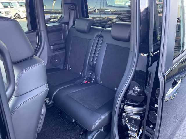 ホンダ Ｎ ＢＯＸ カスタム ターボ 群馬県 2024(令6)年 0.6万km クリスタルブラックパール ホンダセンシング/・LKA/・パーキングソナー/・衝突軽減ブレーキ/・踏み間違い/・オートハイビーム/純正メモリーナビ/（FM/AM/BT/）/フルセグTV/バックカメラ/両側パワースライドドア/シートヒーター（D席/N席）/ハーフレザー/オートブレーキホールド/プッシュスタート/LEDヘッドライト/純正フロアマット/純正AW