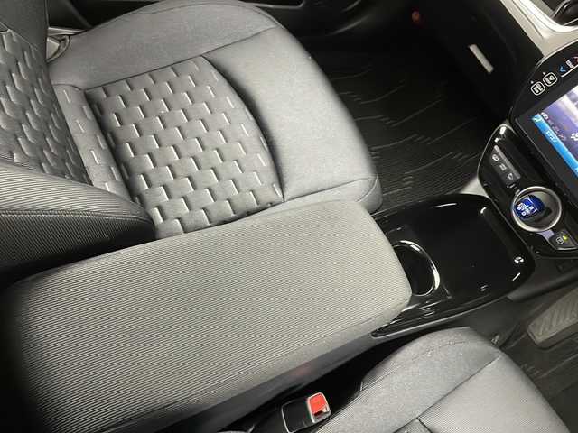 トヨタ プリウス ＰＨＶ Sナビパケ・セーフティプラス 新潟県 2018(平30)年 5.4万km ホワイトパールクリスタルシャイン 寒冷地仕様/11.6インチナビ/ USB/AUX/BT/フルセグ/バックカメラ/PCS/ICS/ACC/クリアランスソナー /オートハイビーム/LEDヘッドライト/フォグライト/バックフォグ/ステアリングヒーター/前席シートヒーター /パーキングアシスト/ビルトインETC2.0/前後ドライブレコーダー/スマートキー一体型エンジンスターター /オートリトラミラー /ミラーヒーター/フロントデアイサー/純正フロアマット/純正AWサマータイヤ積み込み