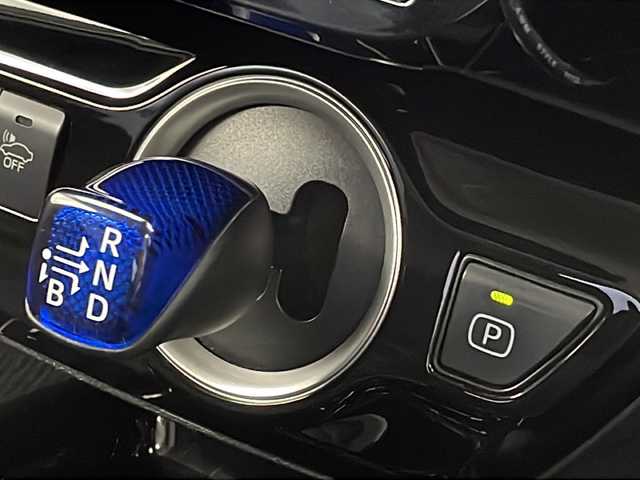 トヨタ プリウス ＰＨＶ Sナビパケ・セーフティプラス 新潟県 2018(平30)年 5.4万km ホワイトパールクリスタルシャイン 寒冷地仕様/11.6インチナビ/ USB/AUX/BT/フルセグ/バックカメラ/PCS/ICS/ACC/クリアランスソナー /オートハイビーム/LEDヘッドライト/フォグライト/バックフォグ/ステアリングヒーター/前席シートヒーター /パーキングアシスト/ビルトインETC2.0/前後ドライブレコーダー/スマートキー一体型エンジンスターター /オートリトラミラー /ミラーヒーター/フロントデアイサー/純正フロアマット/純正AWサマータイヤ積み込み