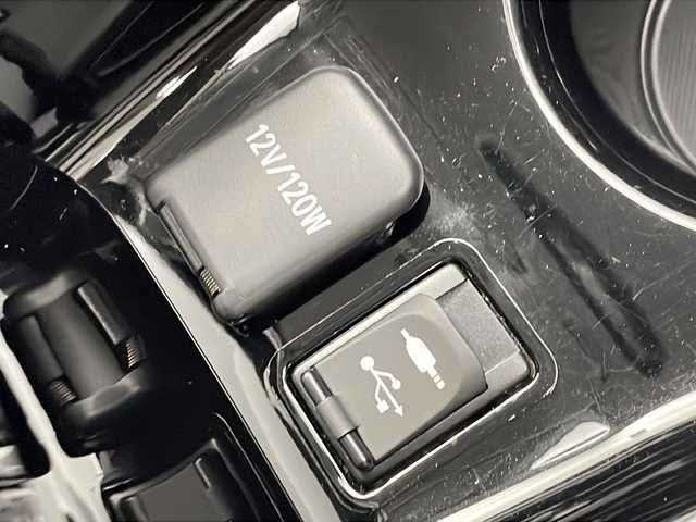 トヨタ プリウス ＰＨＶ Sナビパケ・セーフティプラス 新潟県 2018(平30)年 5.4万km ホワイトパールクリスタルシャイン 寒冷地仕様/11.6インチナビ/ USB/AUX/BT/フルセグ/バックカメラ/PCS/ICS/ACC/クリアランスソナー /オートハイビーム/LEDヘッドライト/フォグライト/バックフォグ/ステアリングヒーター/前席シートヒーター /パーキングアシスト/ビルトインETC2.0/前後ドライブレコーダー/スマートキー一体型エンジンスターター /オートリトラミラー /ミラーヒーター/フロントデアイサー/純正フロアマット/純正AWサマータイヤ積み込み