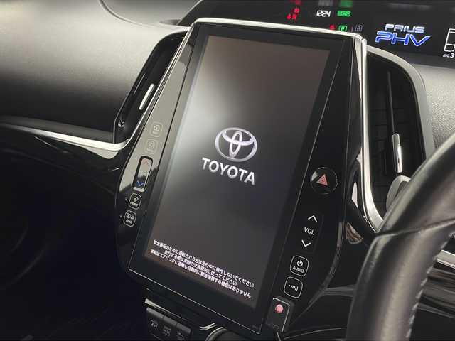 トヨタ プリウス ＰＨＶ Sナビパケ・セーフティプラス 新潟県 2018(平30)年 5.4万km ホワイトパールクリスタルシャイン 寒冷地仕様/11.6インチナビ/ USB/AUX/BT/フルセグ/バックカメラ/PCS/ICS/ACC/クリアランスソナー /オートハイビーム/LEDヘッドライト/フォグライト/バックフォグ/ステアリングヒーター/前席シートヒーター /パーキングアシスト/ビルトインETC2.0/前後ドライブレコーダー/スマートキー一体型エンジンスターター /オートリトラミラー /ミラーヒーター/フロントデアイサー/純正フロアマット/純正AWサマータイヤ積み込み