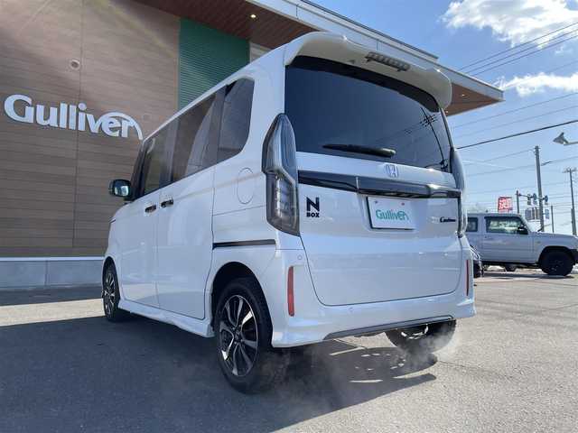 ホンダ Ｎ ＢＯＸ カスタム L ターボ スタイル+ブラック 道央・札幌 2022(令4)年 1.9万km プラチナホワイトパール 登録時走行距離18109ｋｍ/ワンオーナー/　４　Ｗ　Ｄ　/寒冷地仕様/ターボ車/純正ナビ（CD/DVD/FM/AM/BT/SD)/フルセグTV（走行中視聴不可）/バックカメラ/アイドリングストップ/ウィンカーミラー/クルーズコントロール（追従走行あり）/プッシュスタート/両側パワースライドドア/パーキングアシスト/パドルシフト/スペアキー×1/純正エンジンスターター（スマートキー一体型）/ベンチシート/純正フロアマット/シートヒーター（運転席/助手席）/横滑り防止装置/盗難防止装置/衝突軽減ブレーキ/コーナーセンサー/レーンキープアシスト/オートライト/オートマチックハイビーム/カーテンエアバッグ/フォグランプ/ステアリングスイッチ/革巻きステアリング/ヘッドライトレベライザー/ワイパー間欠時間コントローラー/ECONスイッチ/電動格納ミラー/ミラーヒーター/BRAKE HOLD/積込夏タイヤ付（スタイルブラック専用AW）