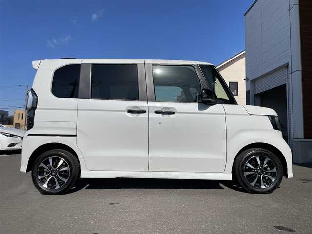 ホンダ Ｎ ＢＯＸ カスタム L ターボ スタイル+ブラック 道央・札幌 2022(令4)年 1.9万km プラチナホワイトパール 登録時走行距離18109ｋｍ/ワンオーナー/　４　Ｗ　Ｄ　/寒冷地仕様/ターボ車/純正ナビ（CD/DVD/FM/AM/BT/SD)/フルセグTV（走行中視聴不可）/バックカメラ/アイドリングストップ/ウィンカーミラー/クルーズコントロール（追従走行あり）/プッシュスタート/両側パワースライドドア/パーキングアシスト/パドルシフト/スペアキー×1/純正エンジンスターター（スマートキー一体型）/ベンチシート/純正フロアマット/シートヒーター（運転席/助手席）/横滑り防止装置/盗難防止装置/衝突軽減ブレーキ/コーナーセンサー/レーンキープアシスト/オートライト/オートマチックハイビーム/カーテンエアバッグ/フォグランプ/ステアリングスイッチ/革巻きステアリング/ヘッドライトレベライザー/ワイパー間欠時間コントローラー/ECONスイッチ/電動格納ミラー/ミラーヒーター/BRAKE HOLD/積込夏タイヤ付（スタイルブラック専用AW）