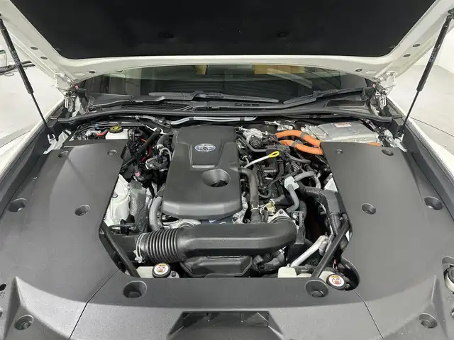 トヨタ クラウン ハイブリッド S エレガンススタイル 佐賀県 2019(令1)年 1.7万km ホワイトパールクリスタルシャイン 純正8インチナビ/フルセグTV/CD/DVD/Bluetooth/バックカメラ/衝突被害軽減システム/ブラインドスポットモニター/レーダークルーズコントロール/クリアランスソナー/レーンアシスト/ロードサインアシスト/オートライト/オートマチックハイビーム/電子パーキング/オートブレーキホールド/前方ドライブレコーダー/LEDヘッドライト/LEDフォグライト/ハーフレザーシート/純正フロアマット/運転席・助手席パワーシート/スマートキー/ステアリングスイッチ