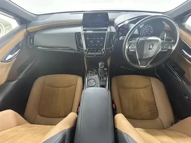 トヨタ クラウン ハイブリッド S エレガンススタイル 佐賀県 2019(令1)年 1.7万km ホワイトパールクリスタルシャイン 純正8インチナビ/フルセグTV/CD/DVD/Bluetooth/バックカメラ/衝突被害軽減システム/ブラインドスポットモニター/レーダークルーズコントロール/クリアランスソナー/レーンアシスト/ロードサインアシスト/オートライト/オートマチックハイビーム/電子パーキング/オートブレーキホールド/前方ドライブレコーダー/LEDヘッドライト/LEDフォグライト/ハーフレザーシート/純正フロアマット/運転席・助手席パワーシート/スマートキー/ステアリングスイッチ