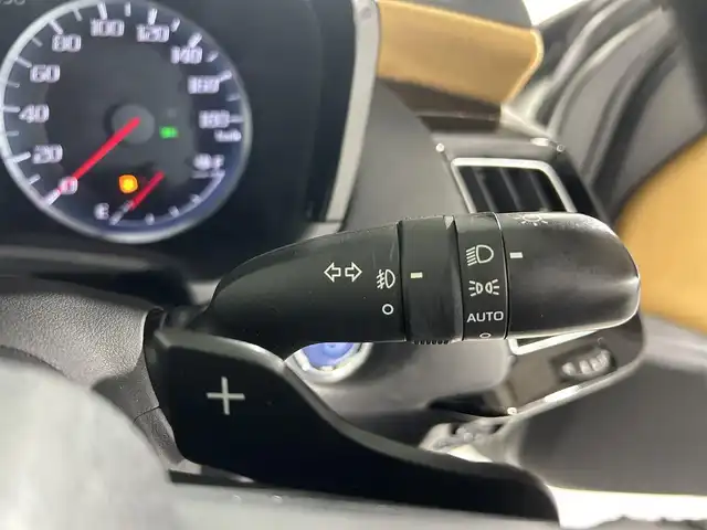 トヨタ クラウン ハイブリッド S エレガンススタイル 佐賀県 2019(令1)年 1.7万km ホワイトパールクリスタルシャイン 純正8インチナビ/フルセグTV/CD/DVD/Bluetooth/バックカメラ/衝突被害軽減システム/ブラインドスポットモニター/レーダークルーズコントロール/クリアランスソナー/レーンアシスト/ロードサインアシスト/オートライト/オートマチックハイビーム/電子パーキング/オートブレーキホールド/前方ドライブレコーダー/LEDヘッドライト/LEDフォグライト/ハーフレザーシート/純正フロアマット/運転席・助手席パワーシート/スマートキー/ステアリングスイッチ