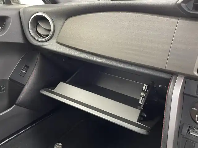 トヨタ ８６ GT 大分県 2015(平27)年 2.7万km クリスタルホワイトパール 社外ナビ/（フルセグ/CD/DVD/Bluetooth）/モデリスタエアロ/クスコタワーバー/パドルシフト/走行モード切替/（SNOW/sports）/クリアランスソナー/バックカメラ　/ETC/オートライト/オートエアコン/社外アルミホイール/プッシュスタート・スマートキー/保証書・取扱説明書/スペアキー