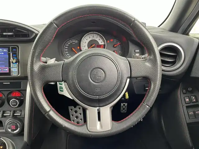 トヨタ ８６ GT 大分県 2015(平27)年 2.7万km クリスタルホワイトパール 社外ナビ/（フルセグ/CD/DVD/Bluetooth）/モデリスタエアロ/クスコタワーバー/パドルシフト/走行モード切替/（SNOW/sports）/クリアランスソナー/バックカメラ　/ETC/オートライト/オートエアコン/社外アルミホイール/プッシュスタート・スマートキー/保証書・取扱説明書/スペアキー