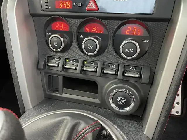 トヨタ ８６ GT 大分県 2015(平27)年 2.7万km クリスタルホワイトパール 社外ナビ/（フルセグ/CD/DVD/Bluetooth）/モデリスタエアロ/クスコタワーバー/パドルシフト/走行モード切替/（SNOW/sports）/クリアランスソナー/バックカメラ　/ETC/オートライト/オートエアコン/社外アルミホイール/プッシュスタート・スマートキー/保証書・取扱説明書/スペアキー