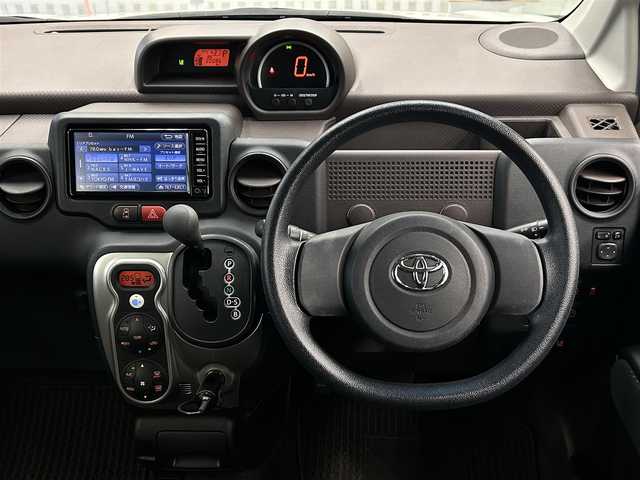 トヨタ スペイド F 千葉県 2017(平29)年 2万km ホワイトパールクリスタルシャイン ワンオーナー/ウェルキャブ助手席回転シート/純正ナビ　NSCD-W66/・TV/・Bluetooth/・CD/バックカメラ/KENWOOD DRV-325 ドライブレコーダー/ビルトインETC/プリクラッシュセーフティシステム/ オートハイビーム/車線逸脱警報/スマートキー(スペア有り)/AW付スタッドレス有り/HIDヘッドライト/取扱説明書/保証書