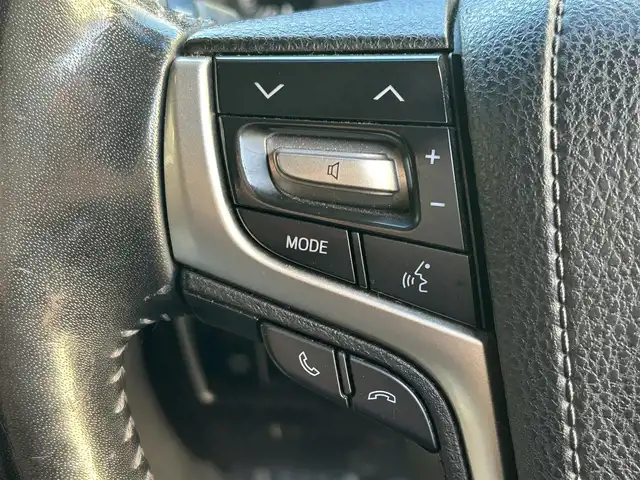 トヨタ ランドクルーザー ZX 神奈川県 2017(平29)年 12万km ブラック 純正ＳＤナビ　/フルセグＴＶ /全方位カメラ サンルーフ　/後席モニター　/追従走行付きクルーズコントロール　/パワーシート　/シートヒーター/エアシート　/モデリスタエアロ　/ETC2.0 /スペアキー　/衝突被害軽減システム/カーテンエアバッグ/社外アルミホイール