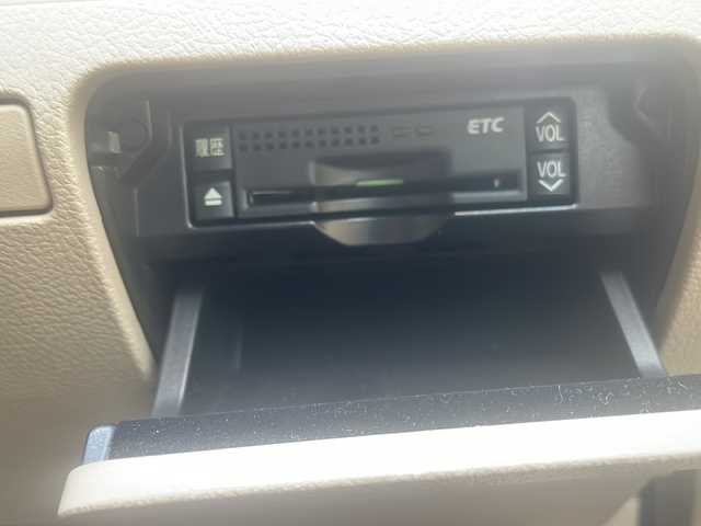 トヨタ クラウン ロイヤル RサルーンiFourプレミアED 福島県 2012(平24)年 12万km ホワイトパールクリスタルシャイン 純正HDDナビ/・エレクトロマルチビジョン/・フルセグTV/USB/AUX/CD/DVD/FM/AM/・バックカメラ/・ビルトインETC/D+N席パワーシート/D席メモリーシート/革張りステアリング/・ステアリングスイッチ/・クルーズコントロール/コーナーセンサー前後/リアウィンドウ電動シェード/シガーライター/横滑り防止装置/プッシュスタート/・スマートキー/・スペアキー1本/電動格納ミラー/・ウィンカーミラー/LEDヘッドライト/・オートライト/・フォグランプ/純正ドアバイザー/純正フロアマット