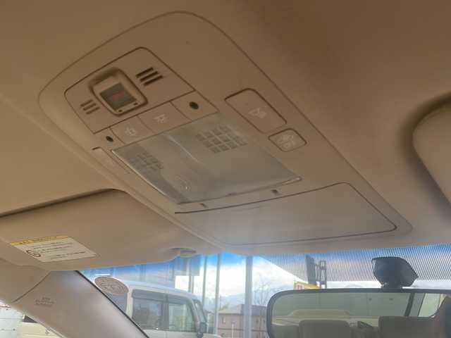 トヨタ クラウン ロイヤル RサルーンiFourプレミアED 福島県 2012(平24)年 12万km ホワイトパールクリスタルシャイン 純正HDDナビ/・エレクトロマルチビジョン/・フルセグTV/USB/AUX/CD/DVD/FM/AM/・バックカメラ/・ビルトインETC/D+N席パワーシート/D席メモリーシート/革張りステアリング/・ステアリングスイッチ/・クルーズコントロール/コーナーセンサー前後/リアウィンドウ電動シェード/シガーライター/横滑り防止装置/プッシュスタート/・スマートキー/・スペアキー1本/電動格納ミラー/・ウィンカーミラー/LEDヘッドライト/・オートライト/・フォグランプ/純正ドアバイザー/純正フロアマット