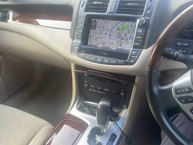 トヨタ クラウン ロイヤル RサルーンiFourプレミアED 福島県 2012(平24)年 12万km ホワイトパールクリスタルシャイン 純正HDDナビ/・エレクトロマルチビジョン/・フルセグTV/USB/AUX/CD/DVD/FM/AM/・バックカメラ/・ビルトインETC/D+N席パワーシート/D席メモリーシート/革張りステアリング/・ステアリングスイッチ/・クルーズコントロール/コーナーセンサー前後/リアウィンドウ電動シェード/シガーライター/横滑り防止装置/プッシュスタート/・スマートキー/・スペアキー1本/電動格納ミラー/・ウィンカーミラー/LEDヘッドライト/・オートライト/・フォグランプ/純正ドアバイザー/純正フロアマット