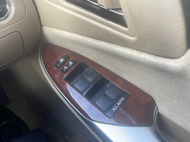 トヨタ クラウン ロイヤル RサルーンiFourプレミアED 福島県 2012(平24)年 12万km ホワイトパールクリスタルシャイン 純正HDDナビ/・エレクトロマルチビジョン/・フルセグTV/USB/AUX/CD/DVD/FM/AM/・バックカメラ/・ビルトインETC/D+N席パワーシート/D席メモリーシート/革張りステアリング/・ステアリングスイッチ/・クルーズコントロール/コーナーセンサー前後/リアウィンドウ電動シェード/シガーライター/横滑り防止装置/プッシュスタート/・スマートキー/・スペアキー1本/電動格納ミラー/・ウィンカーミラー/LEDヘッドライト/・オートライト/・フォグランプ/純正ドアバイザー/純正フロアマット