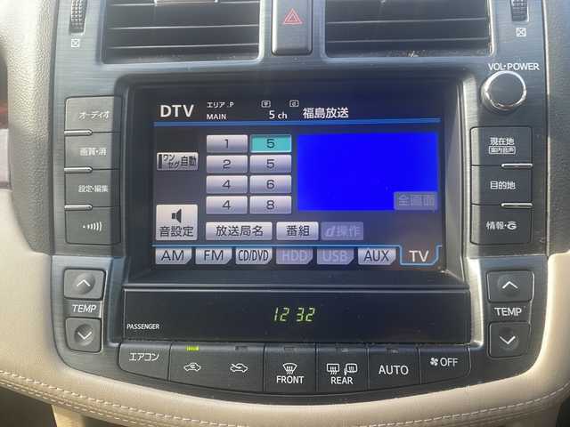 トヨタ クラウン ロイヤル RサルーンiFourプレミアED 福島県 2012(平24)年 12万km ホワイトパールクリスタルシャイン 純正HDDナビ/・エレクトロマルチビジョン/・フルセグTV/USB/AUX/CD/DVD/FM/AM/・バックカメラ/・ビルトインETC/D+N席パワーシート/D席メモリーシート/革張りステアリング/・ステアリングスイッチ/・クルーズコントロール/コーナーセンサー前後/リアウィンドウ電動シェード/シガーライター/横滑り防止装置/プッシュスタート/・スマートキー/・スペアキー1本/電動格納ミラー/・ウィンカーミラー/LEDヘッドライト/・オートライト/・フォグランプ/純正ドアバイザー/純正フロアマット