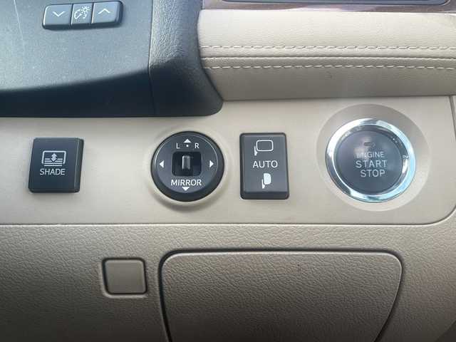 トヨタ クラウン ロイヤル RサルーンiFourプレミアED 福島県 2012(平24)年 12万km ホワイトパールクリスタルシャイン 純正HDDナビ/・エレクトロマルチビジョン/・フルセグTV/USB/AUX/CD/DVD/FM/AM/・バックカメラ/・ビルトインETC/D+N席パワーシート/D席メモリーシート/革張りステアリング/・ステアリングスイッチ/・クルーズコントロール/コーナーセンサー前後/リアウィンドウ電動シェード/シガーライター/横滑り防止装置/プッシュスタート/・スマートキー/・スペアキー1本/電動格納ミラー/・ウィンカーミラー/LEDヘッドライト/・オートライト/・フォグランプ/純正ドアバイザー/純正フロアマット