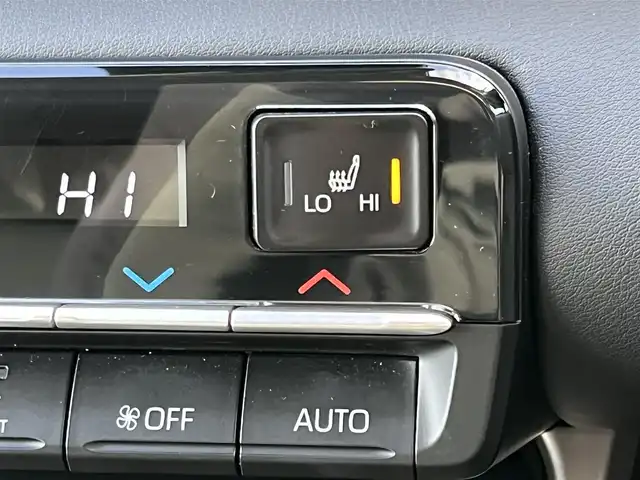 トヨタ ヴォクシー S－Z 奈良県 2023(令5)年 1.9万km アティチュードブラックマイカ 純正10.5インチディスプレイオーディオ/（TV/BT/AppleCarPlay/AndroidAuto)/純正14インチフリップダウンモニター（V14T-R72R）/レーダークルーズコントロール/バックカメラ/前後コーナーセンサー/プリクラッシュセーフティ/レーンキープアシスト/両側パワースライドドア/ハーフレザーシート/前席シートヒーター/後席サンシェード/LEDヘッドライト/ETC2.0/純正17インチAW/保証書/取り扱い説明書/スペアキーX1