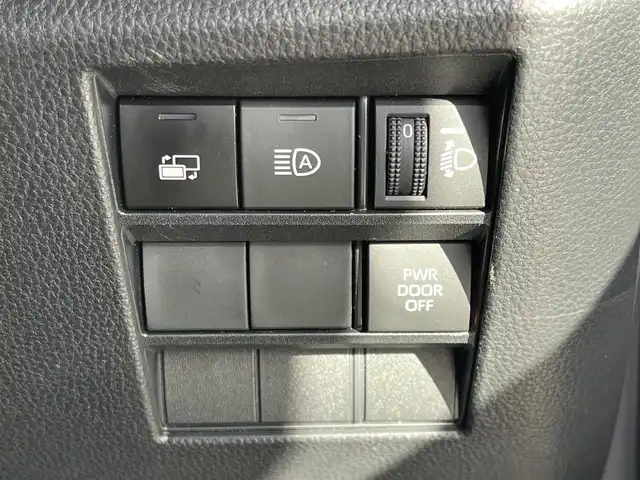 トヨタ ヴォクシー S－Z 奈良県 2023(令5)年 1.9万km アティチュードブラックマイカ 純正10.5インチディスプレイオーディオ/（TV/BT/AppleCarPlay/AndroidAuto)/純正14インチフリップダウンモニター（V14T-R72R）/レーダークルーズコントロール/バックカメラ/前後コーナーセンサー/プリクラッシュセーフティ/レーンキープアシスト/両側パワースライドドア/ハーフレザーシート/前席シートヒーター/後席サンシェード/LEDヘッドライト/ETC2.0/純正17インチAW/保証書/取り扱い説明書/スペアキーX1