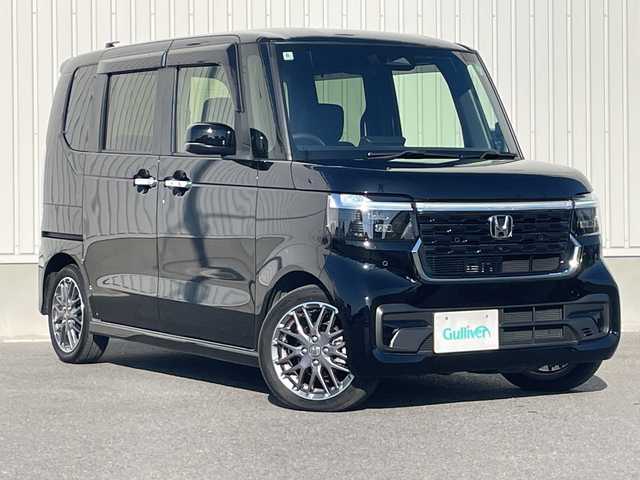 ホンダ Ｎ ＢＯＸ カスタム ターボ 群馬県 2024(令6)年 0.9万km クリスタルブラックパール ホンダセンシング/・LKA/・パーキングソナー/・衝突軽減ブレーキ/・踏み間違い/・オートハイビーム/純正メモリーナビ/（FM/AM/BT/）/フルセグTV/全方位カメラ/両側パワースライドドア/シートヒーター（D席/N席）/ハーフレザー/オートブレーキホールド/プッシュスタート/LEDヘッドライト/純正フロアマット/純正AW