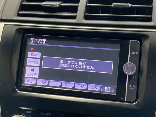 トヨタ カムリ ハイブリット Gパッケージ 福井県 2013(平25)年 9.4万km ホワイトパールクリスタルシャイン (株)IDOMが運営する【じしゃロン福井店】の自社ローン専用車両になりますこちらは現金またはオートローンご利用時の価格です。自社ローンご希望の方は別途その旨お申付け下さい/プッシュスタート/純正ナビ/　・AM/FM/　・CD/DVD/　・TV（フルセグ）/　・Bluetooth/バックカメラ/ビルトインETC/クルーズコントロール/横滑り防止装置/HIDヘッドライト/フロアマット/電動格納ミラー/ドアバイザー