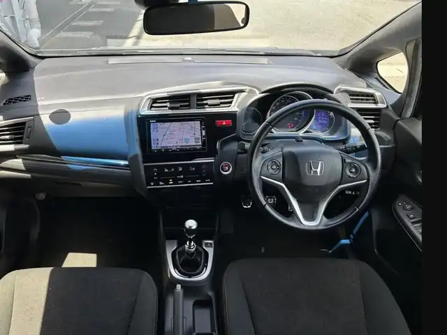 ホンダ フィット RS 静岡県 2016(平28)年 10.7万km クリスタルブラックパール ６速マニュアル/純正ナビＴＶ（フルセグ）/Bluetooth/CTBA/リアルーフスポイラー/LED/ETC/クルーズコントロール/バックカメラ/オートライト/純正16インチアルミホイール/アイドリングストップ/スペアキーあり