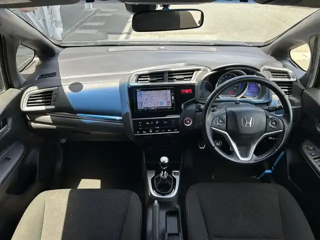ホンダ フィット RS 静岡県 2016(平28)年 10.7万km クリスタルブラックパール ６速マニュアル/純正ナビＴＶ（フルセグ）/Bluetooth/純正リアルーフスポイラー/LED/ETC/クルーズコントロール/バックカメラ/オートライト/純正16インチアルミホイール/アイドリングストップ/スペアキーあり