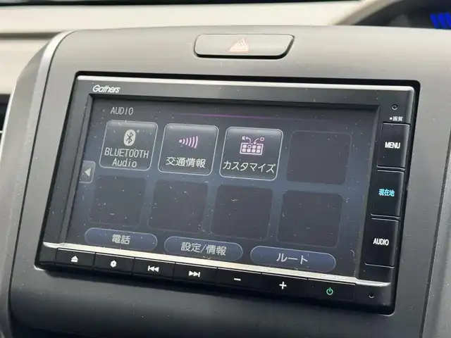 ホンダ フリード G 滋賀県 2023(令5)年 2.5万km クリスタルブラックパール 禁煙車/純正ナビ/CD/Bluetooth/FM/AM/バックカメラ/ホンダセンシング/・CMBS(衝突軽減ブレーキ)/・歩行者事故低減ステアリング/・アダプティブクルーズコントロール/・LKAS(車線維持支援システム)/・路外逸脱抑制機能/・誤発進抑制機能/・先行車発進お知らせ機能/・標識認識機能/・マルチインフォメーションディスプレイ/ETC/両側パワースライドドア/D/N席シートヒーター /ドライブレコーダー/LEDヘッドライト/オートライト/ステアリングスイッチ/ドアバイザー/プッシュスタート /スマートキー/スペアキー/純正フロアマット