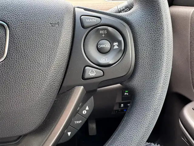 ホンダ フリード G 滋賀県 2023(令5)年 2.5万km クリスタルブラックパール 禁煙車/純正ナビ/CD/Bluetooth/FM/AM/バックカメラ/ホンダセンシング/・CMBS(衝突軽減ブレーキ)/・歩行者事故低減ステアリング/・アダプティブクルーズコントロール/・LKAS(車線維持支援システム)/・路外逸脱抑制機能/・誤発進抑制機能/・先行車発進お知らせ機能/・標識認識機能/・マルチインフォメーションディスプレイ/ETC/両側パワースライドドア/D/N席シートヒーター /ドライブレコーダー/LEDヘッドライト/オートライト/ステアリングスイッチ/ドアバイザー/プッシュスタート /スマートキー/スペアキー/純正フロアマット