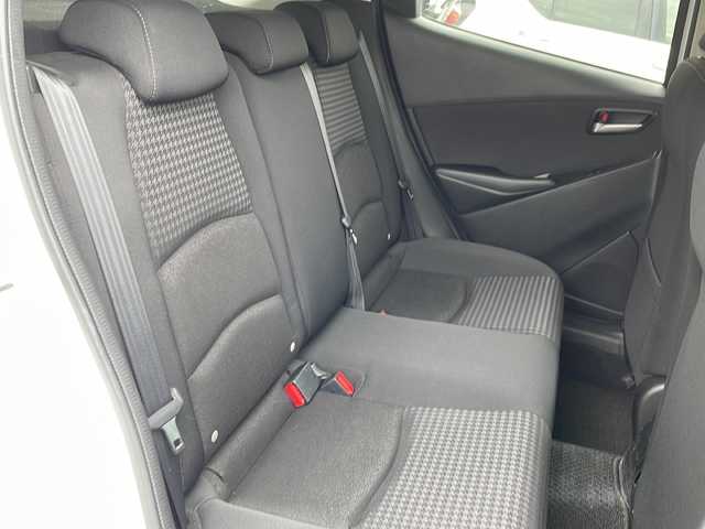 マツダ デミオ 13S 熊本県 2018(平30)年 6万km アークティックホワイト 純正SDナビ/FM/AM/USB/AUX/BluetoothAudio/ドライブレコーダー/コーナーセンサー/オートハイビーム/オートライト/スマートキー/横滑り防止装置/衝突軽減システム/アイドリングストップ/ヘッドライトレベライザー/スペアキー1本あり/フロアマット/Wエアバッグ/ABS
