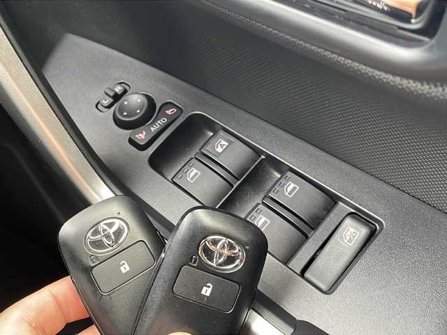 トヨタ ライズ XS 青森県 2021(令3)年 3.1万km ナチュラルベージュマイカM 寒冷地仕様/社外メモリナビ・フルセグTV/バックカメラ/前席シートヒーター/前後ドライブレコーダー/スマートアシスト/衝突軽減ブレーキ/レーンキープアシスト/オートハイビーム/コーナーセンサー/ワイパーデアイサー/スマートキー/プッシュスタート/LEDヘッドライト/社外アルミスタッドレス有/スペアキー/保証書・取説書