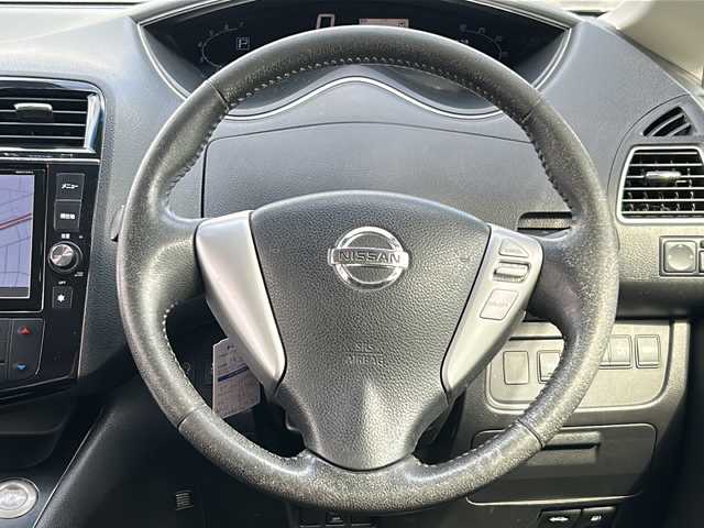 日産 セレナ ハイウェイスター Sハイブリッド 愛知県 2014(平26)年 12.2万km ブリリアントホワイトパール フリップダウンモニター/バックカメラ/フルセグテレビ/ETC/プッシュスタート/両側パワースライドドア/クルーズコントロール/スマートキー/DVD再生/保証書/取扱説明書