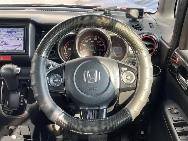 ホンダ Ｎ ＢＯＸ 2トーン カスタム ターボSSパッケージ 岡山県 2014(平26)年 8.2万km ミラノレッド 登録時走行距離81191キロ/社外SDナビ/AM/FM/Bluetooth/TV/CD/DVD/SD/無限エアロ/CTBA（シティブレーキアクティブシステム）/クルーズコントロール/バックカメラ/両側パワースライドドア/無限フロアマット/社外16インチAW/HIDヘッドライト/スマートキー/プッシュスタート/ETC