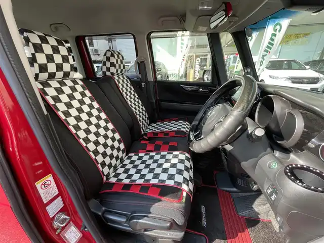 ホンダ Ｎ ＢＯＸ 2トーン カスタム ターボSSパッケージ 岡山県 2014(平26)年 8.2万km ミラノレッド 登録時走行距離81191キロ/社外SDナビ/AM/FM/Bluetooth/TV/CD/DVD/SD/無限エアロ/CTBA（シティブレーキアクティブシステム）/クルーズコントロール/バックカメラ/両側パワースライドドア/無限フロアマット/社外16インチAW/HIDヘッドライト/スマートキー/プッシュスタート/ETC