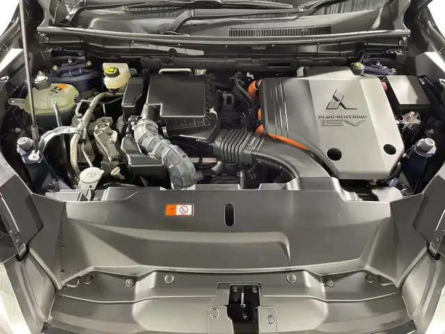 三菱 アウトランダー ＰＨＥＶ M 神奈川県 2022(令4)年 1.3万km コスミックブルーマイカ 4WD/純正9インチスマートフォン連携ナビ/(Bluetooth、AppleCarPlay、フルセグTV)/全方位カメラ/パドルシフト/前席シートヒーター/ステアリングヒーター/パワーバックドア/マイパイロット/eアシスト/・衝突軽減ブレーキ/・踏み間違い衝突防止アシスト/・車線逸脱警報/・車線逸脱防止支援機能/・ふらつき警報/・標識認識システム/・後退時車両検知/BSM/LEDヘッドライト/スマートキー/スペアキー×１本