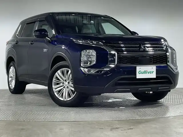 三菱 アウトランダー ＰＨＥＶ M 神奈川県 2022(令4)年 1.3万km コスミックブルーマイカ 4WD/純正9インチスマートフォン連携ナビ/(Bluetooth、AppleCarPlay、フルセグTV)/全方位カメラ/パドルシフト/前席シートヒーター/ステアリングヒーター/パワーバックドア/マイパイロット/eアシスト/・衝突軽減ブレーキ/・踏み間違い衝突防止アシスト/・車線逸脱警報/・車線逸脱防止支援機能/・ふらつき警報/・標識認識システム/・後退時車両検知/BSM/LEDヘッドライト/スマートキー/スペアキー×１本