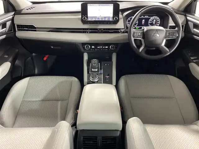 三菱 アウトランダー ＰＨＥＶ M 神奈川県 2022(令4)年 1.3万km コスミックブルーマイカ 4WD/純正9インチスマートフォン連携ナビ/(Bluetooth、AppleCarPlay、フルセグTV)/全方位カメラ/パドルシフト/前席シートヒーター/ステアリングヒーター/パワーバックドア/マイパイロット/eアシスト/・衝突軽減ブレーキ/・踏み間違い衝突防止アシスト/・車線逸脱警報/・車線逸脱防止支援機能/・ふらつき警報/・標識認識システム/・後退時車両検知/BSM/LEDヘッドライト/スマートキー/スペアキー×１本