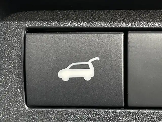 三菱 アウトランダー ＰＨＥＶ M 神奈川県 2022(令4)年 1.3万km コスミックブルーマイカ 4WD/純正9インチスマートフォン連携ナビ/(Bluetooth、AppleCarPlay、フルセグTV)/全方位カメラ/パドルシフト/前席シートヒーター/ステアリングヒーター/パワーバックドア/マイパイロット/eアシスト/・衝突軽減ブレーキ/・踏み間違い衝突防止アシスト/・車線逸脱警報/・車線逸脱防止支援機能/・ふらつき警報/・標識認識システム/・後退時車両検知/BSM/LEDヘッドライト/スマートキー/スペアキー×１本