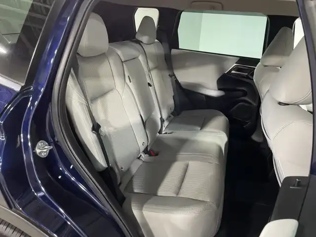 三菱 アウトランダー ＰＨＥＶ M 神奈川県 2022(令4)年 1.3万km コスミックブルーマイカ 4WD/純正9インチスマートフォン連携ナビ/(Bluetooth、AppleCarPlay、フルセグTV)/全方位カメラ/パドルシフト/前席シートヒーター/ステアリングヒーター/パワーバックドア/マイパイロット/eアシスト/・衝突軽減ブレーキ/・踏み間違い衝突防止アシスト/・車線逸脱警報/・車線逸脱防止支援機能/・ふらつき警報/・標識認識システム/・後退時車両検知/BSM/LEDヘッドライト/スマートキー/スペアキー×１本