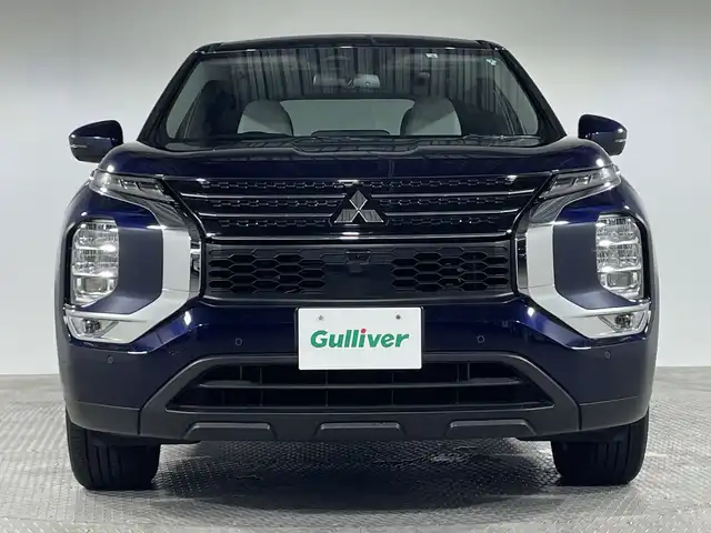 三菱 アウトランダー ＰＨＥＶ M 神奈川県 2022(令4)年 1.3万km コスミックブルーマイカ 4WD/純正9インチスマートフォン連携ナビ/(Bluetooth、AppleCarPlay、フルセグTV)/全方位カメラ/パドルシフト/前席シートヒーター/ステアリングヒーター/パワーバックドア/マイパイロット/eアシスト/・衝突軽減ブレーキ/・踏み間違い衝突防止アシスト/・車線逸脱警報/・車線逸脱防止支援機能/・ふらつき警報/・標識認識システム/・後退時車両検知/BSM/LEDヘッドライト/スマートキー/スペアキー×１本
