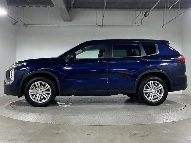 三菱 アウトランダー ＰＨＥＶ M 神奈川県 2022(令4)年 1.3万km コスミックブルーマイカ 4WD/純正9インチスマートフォン連携ナビ/(Bluetooth、AppleCarPlay、フルセグTV)/全方位カメラ/パドルシフト/前席シートヒーター/ステアリングヒーター/パワーバックドア/マイパイロット/eアシスト/・衝突軽減ブレーキ/・踏み間違い衝突防止アシスト/・車線逸脱警報/・車線逸脱防止支援機能/・ふらつき警報/・標識認識システム/・後退時車両検知/BSM/LEDヘッドライト/スマートキー/スペアキー×１本