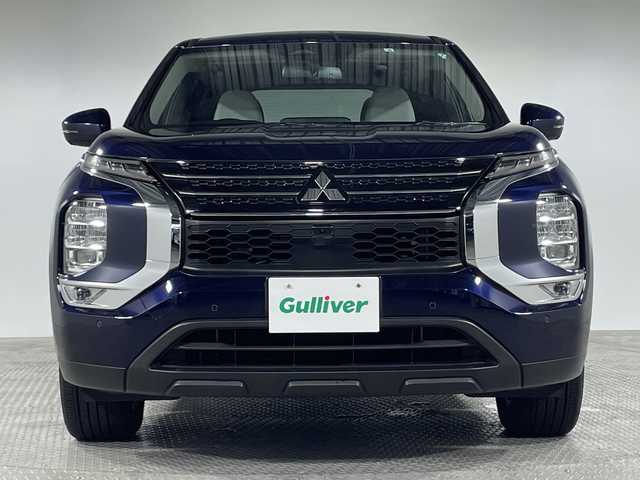 三菱 アウトランダー ＰＨＥＶ M 神奈川県 2022(令4)年 1.3万km コスミックブルーマイカ 4WD/純正9インチスマートフォン連携ナビ/(Bluetooth、AppleCarPlay、フルセグTV)/全方位カメラ/パドルシフト/前席シートヒーター/ステアリングヒーター/パワーバックドア/マイパイロット/eアシスト/・衝突軽減ブレーキ/・踏み間違い衝突防止アシスト/・車線逸脱警報/・車線逸脱防止支援機能/・ふらつき警報/・標識認識システム/・後退時車両検知/BSM/LEDヘッドライト/スマートキー/スペアキー×１本
