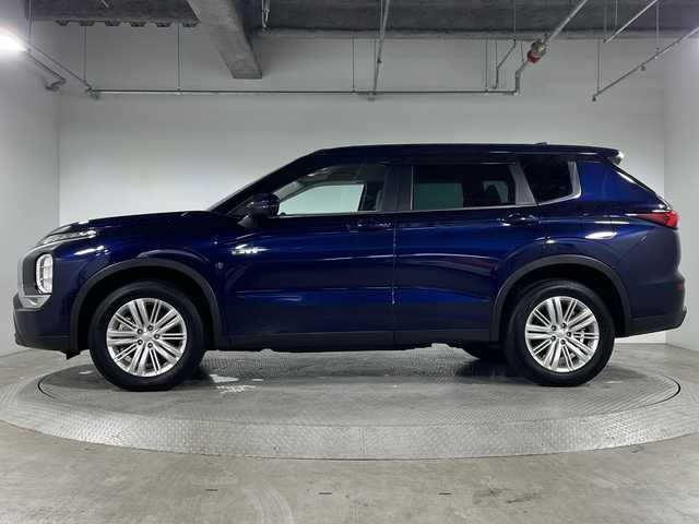 三菱 アウトランダー ＰＨＥＶ M 神奈川県 2022(令4)年 1.3万km コスミックブルーマイカ 4WD/純正9インチスマートフォン連携ナビ/(Bluetooth、AppleCarPlay、フルセグTV)/全方位カメラ/パドルシフト/前席シートヒーター/ステアリングヒーター/パワーバックドア/マイパイロット/eアシスト/・衝突軽減ブレーキ/・踏み間違い衝突防止アシスト/・車線逸脱警報/・車線逸脱防止支援機能/・ふらつき警報/・標識認識システム/・後退時車両検知/BSM/LEDヘッドライト/スマートキー/スペアキー×１本