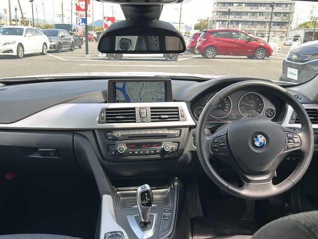 ＢＭＷ ３２０ｄ 岐阜県 2014(平26)年 2.2万km 白 登録時走行距離22027km/純正ディスプレイオーディオ/バックカメラ/ドライビング・アシスト・プロフェッショナル/コーナーセンサー/レーダークルーズコントロール/ＬＥＤヘッドライト/パワーシート/ターボ車/純正アルミホイール/ＵＳＢ/Blue tooth/プッシュスタート/スマートキー/ABS/横滑り防止装置/レーンキープアシスト/オートライト/オートマチックハイビーム/エアバッグ運転席・助手席+サイド/衝突被害軽減システム