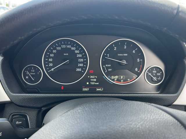 ＢＭＷ ３２０ｄ 岐阜県 2014(平26)年 2.2万km 白 登録時走行距離22027km/純正ディスプレイオーディオ/バックカメラ/ドライビング・アシスト・プロフェッショナル/コーナーセンサー/レーダークルーズコントロール/ＬＥＤヘッドライト/パワーシート/ターボ車/純正アルミホイール/ＵＳＢ/Blue tooth/プッシュスタート/スマートキー/ABS/横滑り防止装置/レーンキープアシスト/オートライト/オートマチックハイビーム/エアバッグ運転席・助手席+サイド/衝突被害軽減システム