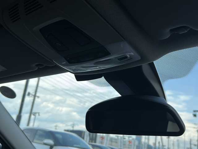 ＢＭＷ ３２０ｄ 岐阜県 2014(平26)年 2.2万km 白 登録時走行距離22027km/純正ディスプレイオーディオ/バックカメラ/ドライビング・アシスト・プロフェッショナル/コーナーセンサー/レーダークルーズコントロール/ＬＥＤヘッドライト/パワーシート/ターボ車/純正アルミホイール/ＵＳＢ/Blue tooth/プッシュスタート/スマートキー/ABS/横滑り防止装置/レーンキープアシスト/オートライト/オートマチックハイビーム/エアバッグ運転席・助手席+サイド/衝突被害軽減システム